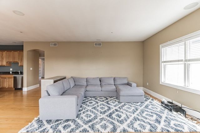 29 Vinton Street 7, Boston, MA 02127