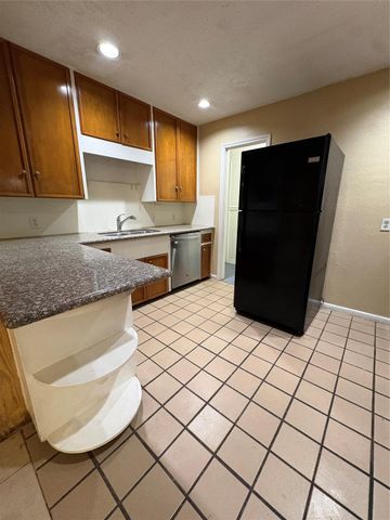 106 Barracuda Avenue, Galveston, TX 77550