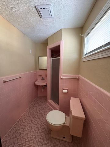 106 Barracuda Avenue, Galveston, TX 77550