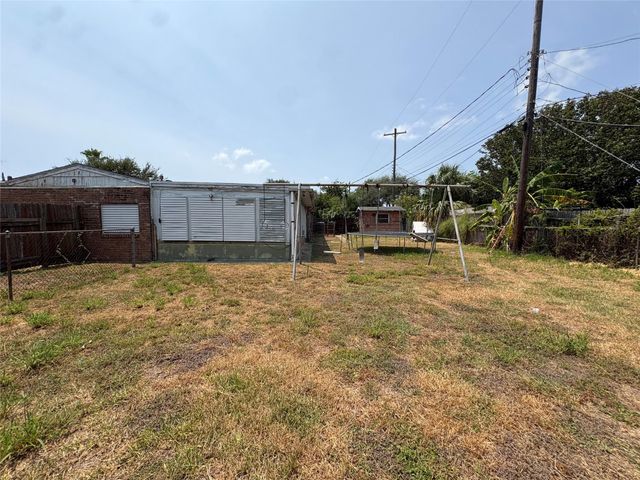 106 Barracuda Avenue, Galveston, TX 77550