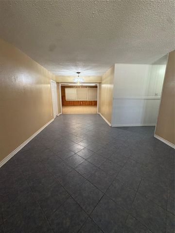 106 Barracuda Avenue, Galveston, TX 77550