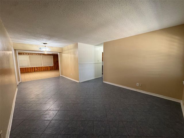 106 Barracuda Avenue, Galveston, TX 77550