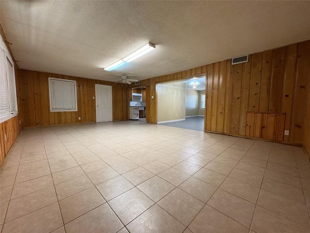 106 Barracuda Avenue, Galveston, TX 77550