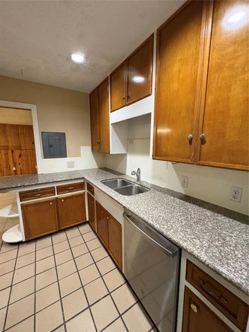 106 Barracuda Avenue, Galveston, TX 77550