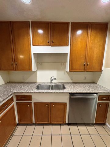 106 Barracuda Avenue, Galveston, TX 77550
