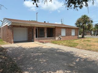 106 Barracuda Avenue, Galveston, TX 77550