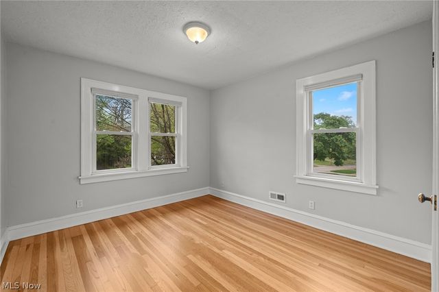 3273 Meadowbrook Boulevard, Cleveland Heights, OH 44118