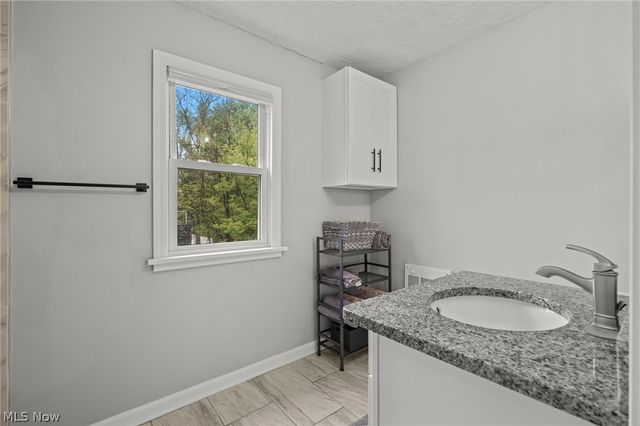 3273 Meadowbrook Boulevard, Cleveland Heights, OH 44118
