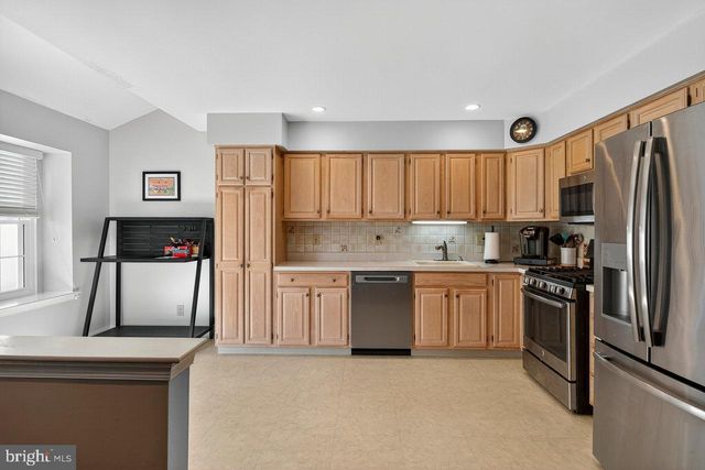 53 SAW MILL DR, Mount Laurel, NJ 08054