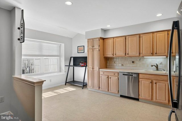 53 SAW MILL DR, Mount Laurel, NJ 08054