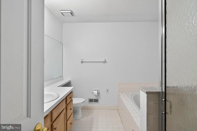 53 SAW MILL DR, Mount Laurel, NJ 08054