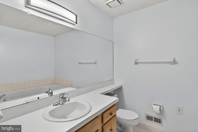 53 SAW MILL DR, Mount Laurel, NJ 08054