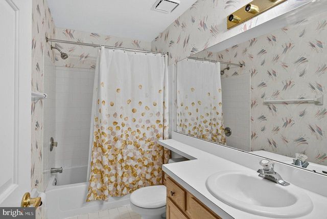 53 SAW MILL DR, Mount Laurel, NJ 08054