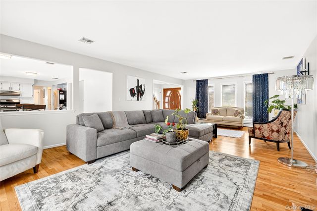 8 Lynch Court, Garnerville, NY 10923