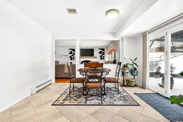 8 Lynch Court, Garnerville, NY 10923