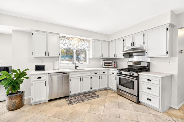 8 Lynch Court, Garnerville, NY 10923