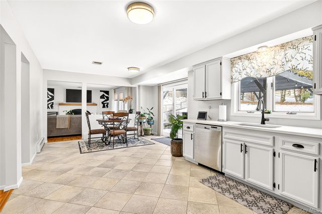 8 Lynch Court, Garnerville, NY 10923