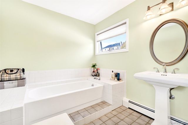 8 Lynch Court, Garnerville, NY 10923