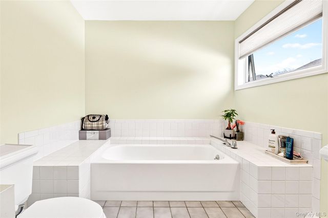 8 Lynch Court, Garnerville, NY 10923