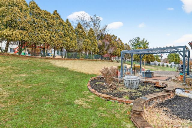 8 Lynch Court, Garnerville, NY 10923