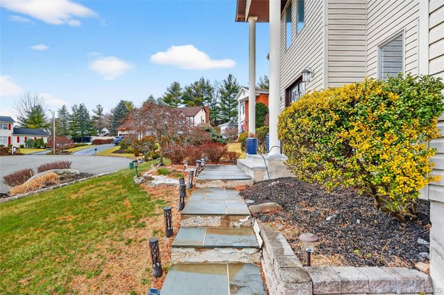 8 Lynch Court, Garnerville, NY 10923