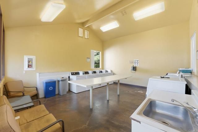 8515 Villa La Jolla Drive B, La Jolla (san Diego), CA 92037