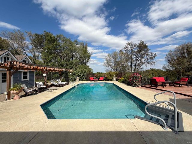 1056 N Vista Drive, Vincennes, IN 47591