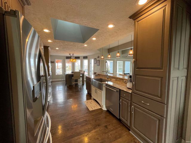 1056 N Vista Drive, Vincennes, IN 47591