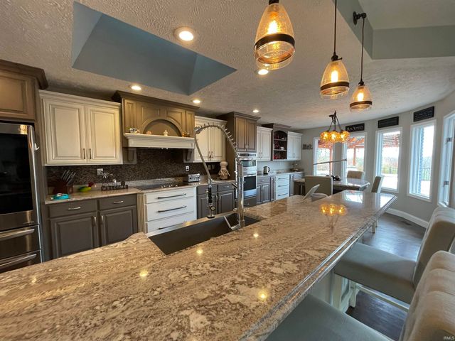 1056 N Vista Drive, Vincennes, IN 47591