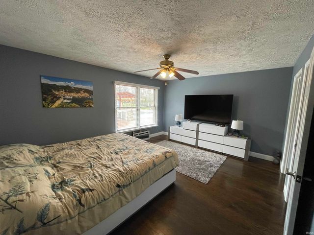 1056 N Vista Drive, Vincennes, IN 47591