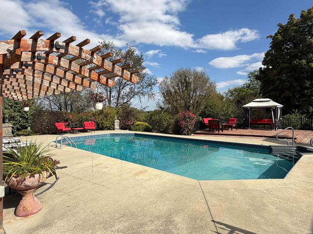 1056 N Vista Drive, Vincennes, IN 47591