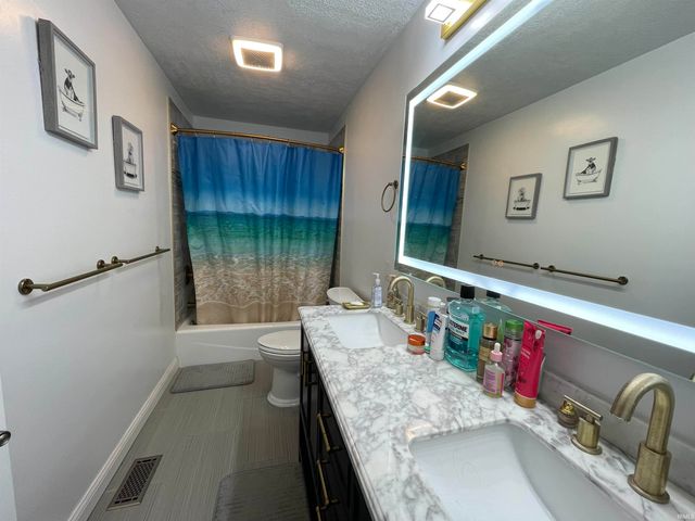 1056 N Vista Drive, Vincennes, IN 47591