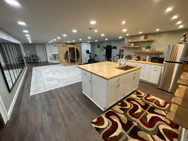 1056 N Vista Drive, Vincennes, IN 47591