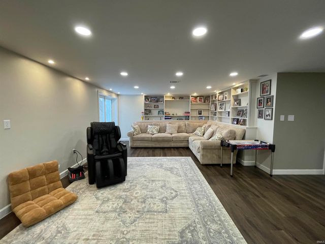 1056 N Vista Drive, Vincennes, IN 47591