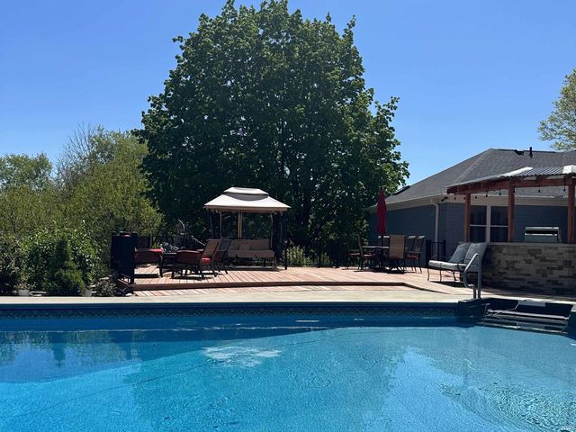 1056 N Vista Drive, Vincennes, IN 47591