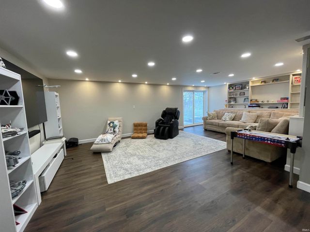 1056 N Vista Drive, Vincennes, IN 47591