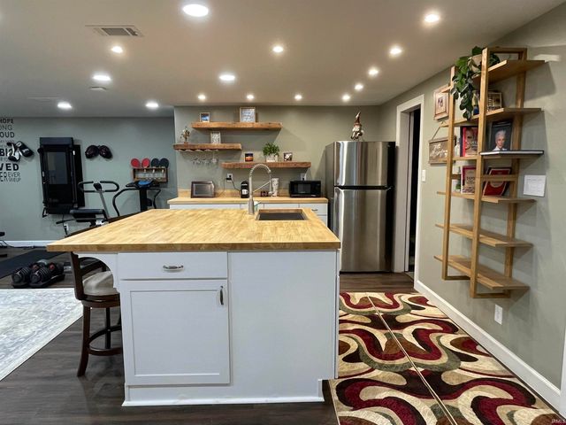 1056 N Vista Drive, Vincennes, IN 47591