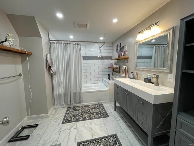 1056 N Vista Drive, Vincennes, IN 47591