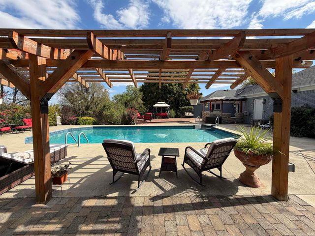 1056 N Vista Drive, Vincennes, IN 47591