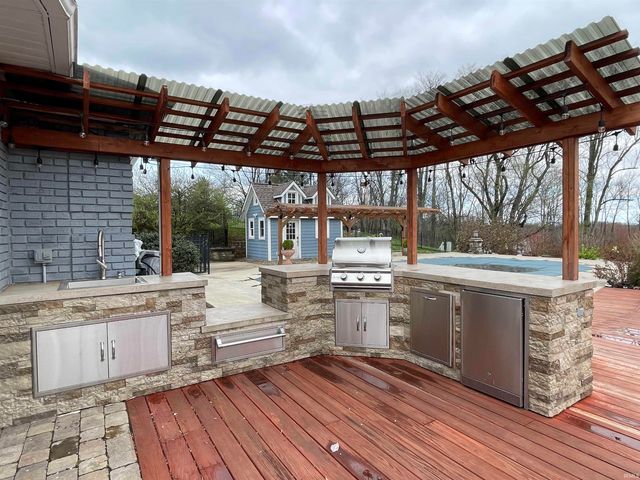 1056 N Vista Drive, Vincennes, IN 47591