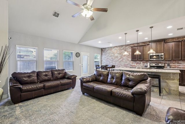 724 Morgan, Cibolo, TX 78108