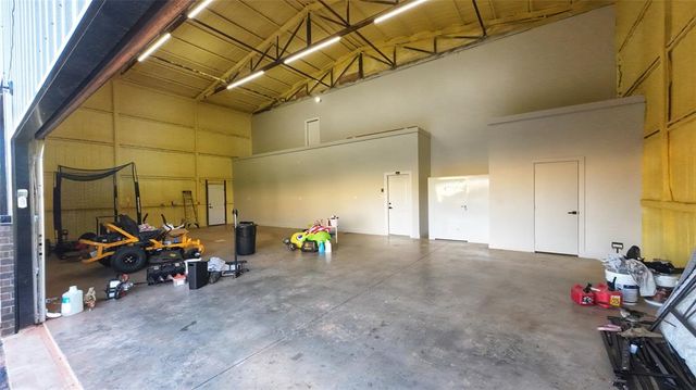 17210 E Coffee Creek Road, Luther, OK 73054