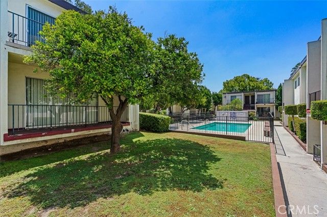 820 N Raymond Avenue, Pasadena, CA 91103