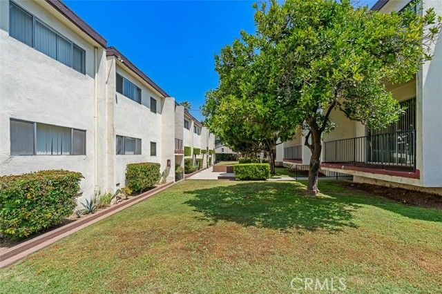 820 N Raymond Avenue, Pasadena, CA 91103