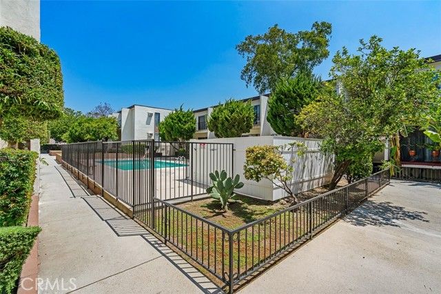 820 N Raymond Avenue, Pasadena, CA 91103