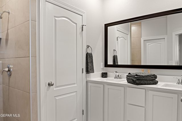 300 Emerald Air Place, Horizon City, TX 79928