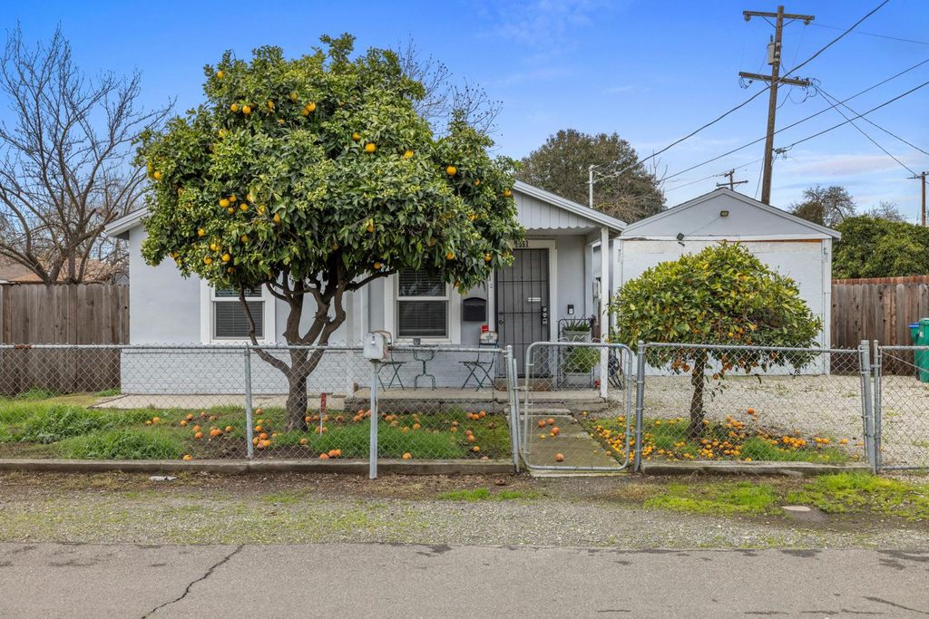 1551 Chronicle Ave, Stockton, CA 95205