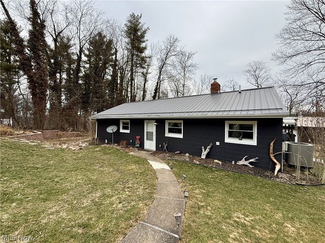 3201 Parkland Drive SW, Carrollton, OH 44615