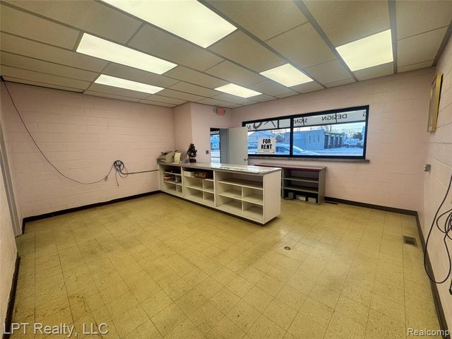 17140 Ecorse Road, Allen Park, MI 48101