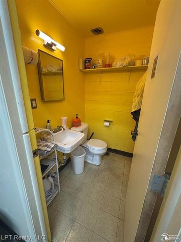 17140 Ecorse Road, Allen Park, MI 48101